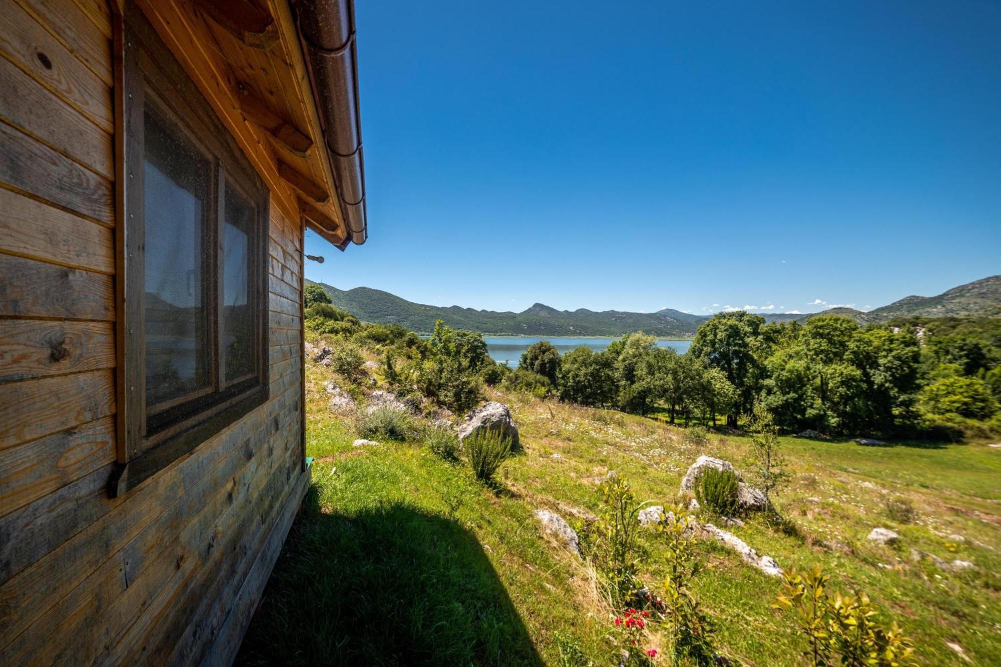 Golubovci Boljesestre Lake Retreat מראה חיצוני תמונה