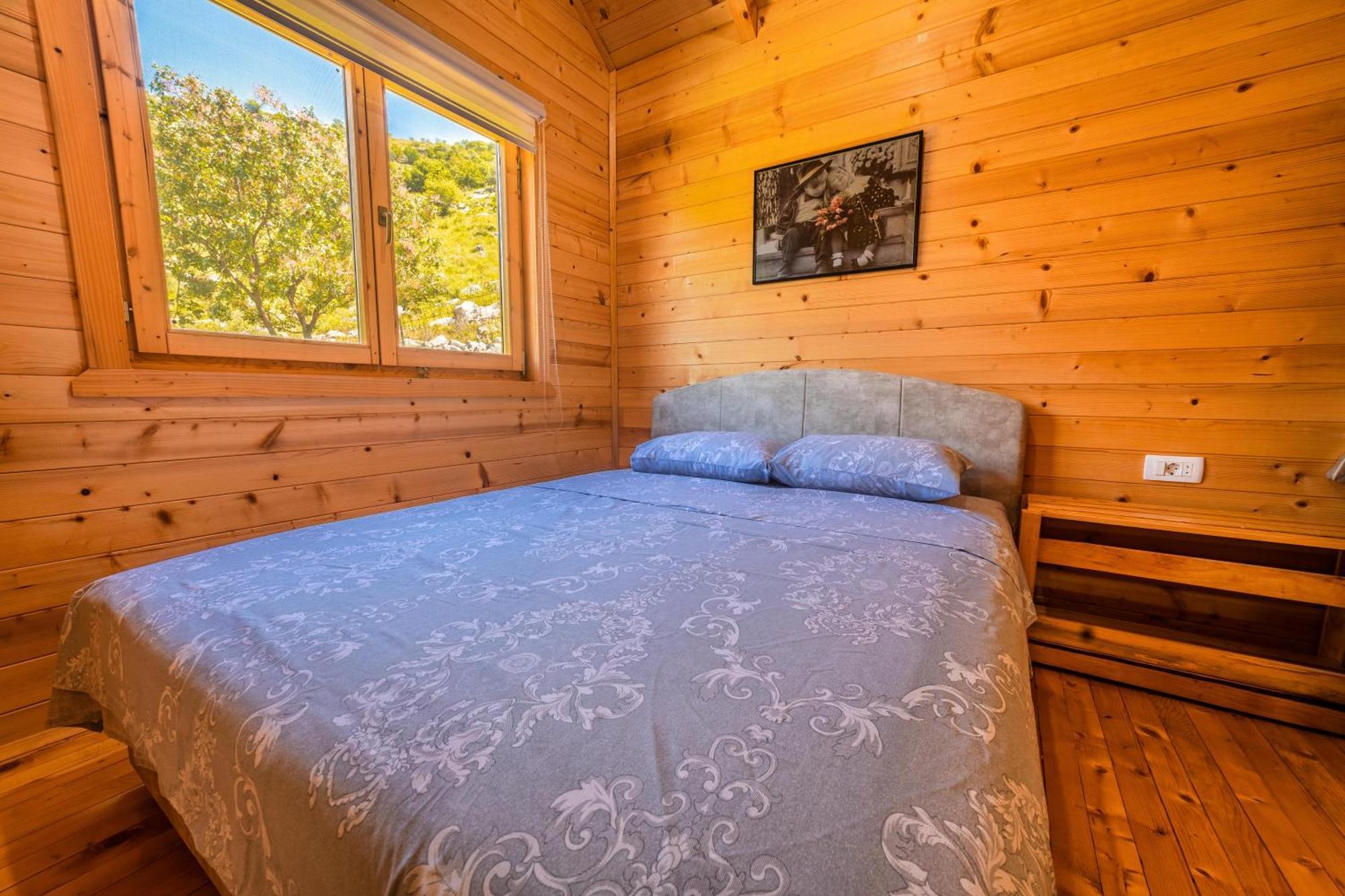 Golubovci Boljesestre Lake Retreat מראה חיצוני תמונה