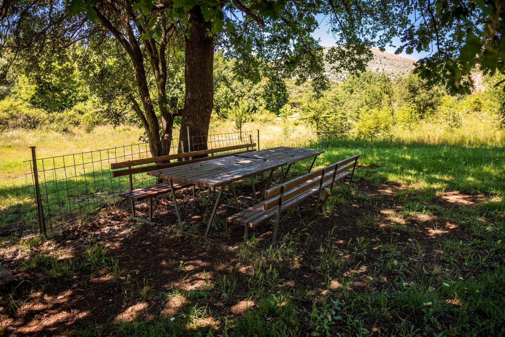 Golubovci Boljesestre Lake Retreat מראה חיצוני תמונה