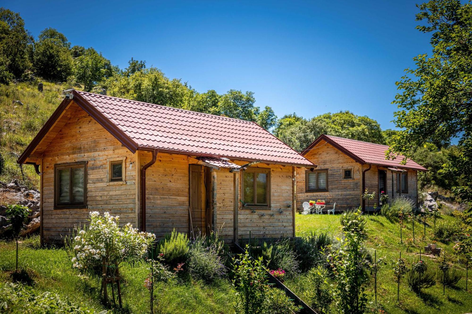 Golubovci Boljesestre Lake Retreat מראה חיצוני תמונה