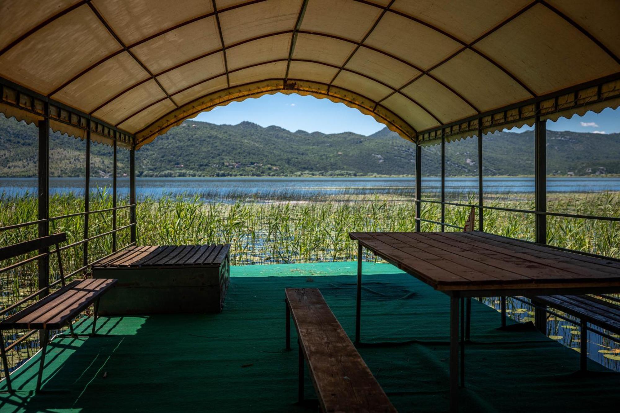 Golubovci Boljesestre Lake Retreat מראה חיצוני תמונה