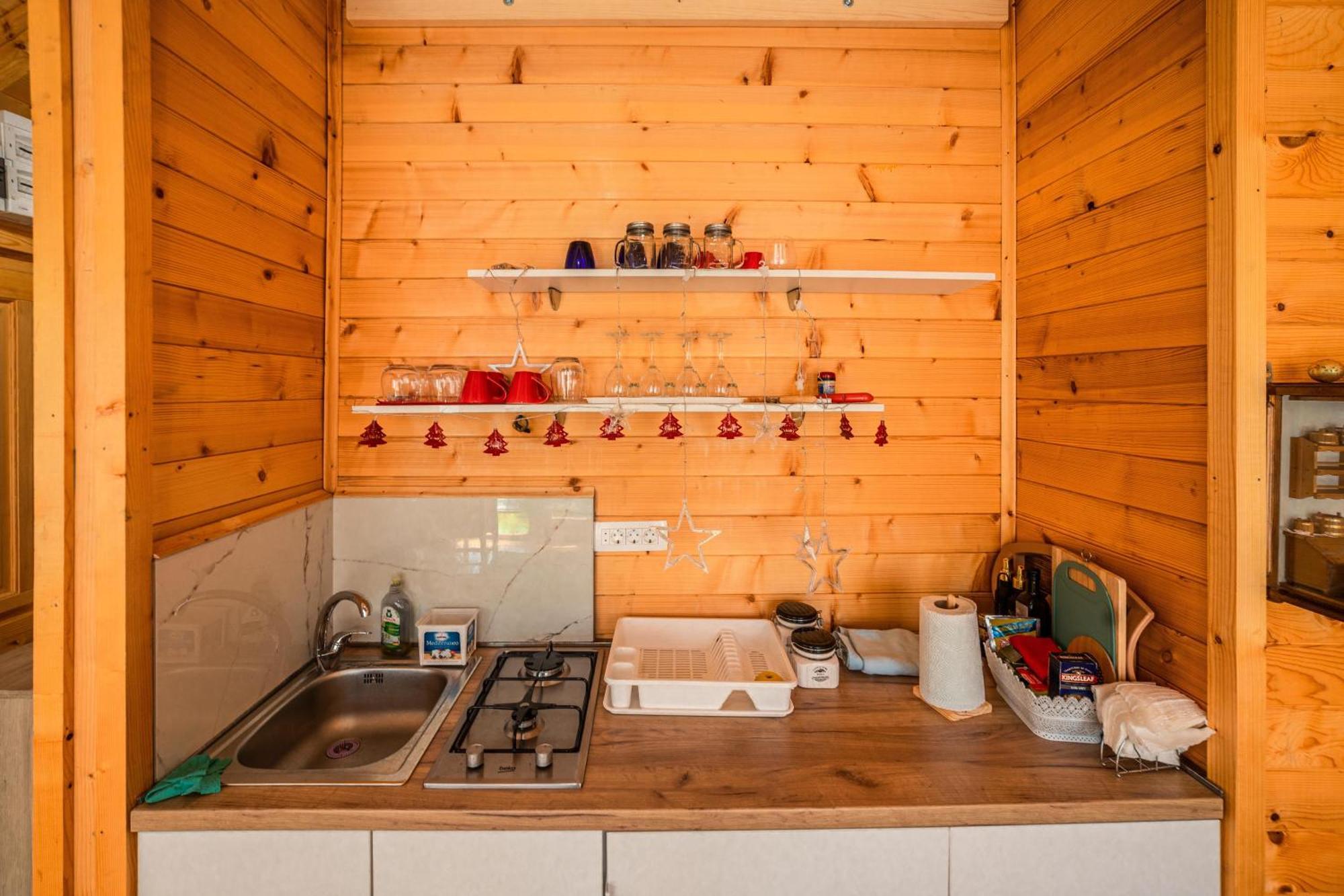 Golubovci Boljesestre Lake Retreat מראה חיצוני תמונה